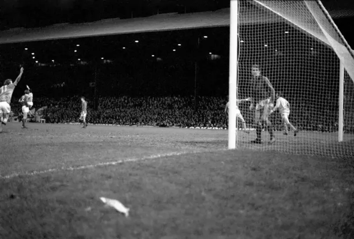 Framed Print : Sport football: League Cup semi-final 2nd leg. Manchester Utd v. Manchester City Framed Print : Sport football: League Cup semi-final 2nd leg. Manchester Utd v. Manchester City