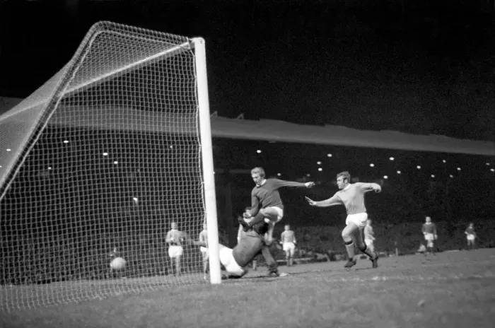 Framed Print : Sport football: League Cup semi-final 2nd leg. Manchester Utd v. Manchester City Framed Print : Sport football: League Cup semi-final 2nd leg. Manchester Utd v. Manchester City
