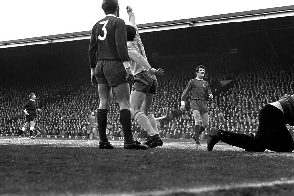 Sport: Football: Liverpool v. Arsenal. December 1969 Z11537-006