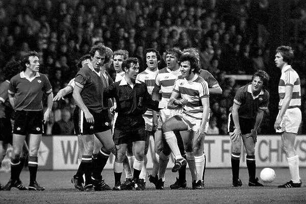 Sport: Football: Queens Park Rangers vs. Manchester United. April 1977 77-02218-042