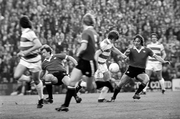 Sport: Football: Queens Park Rangers vs. Manchester United. April 1977 77-02218-031