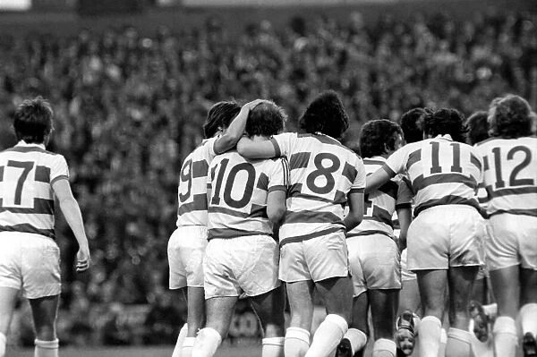Sport: Football: Queens Park Rangers vs. Manchester United. April 1977 77-02218-064