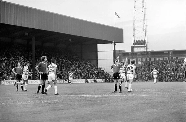 Sport: Football: Queens Park Rangers vs. Manchester United. April 1977 77-02218-002
