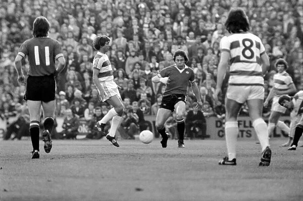 Sport: Football: Queens Park Rangers vs. Manchester United. April 1977 77-02218-033