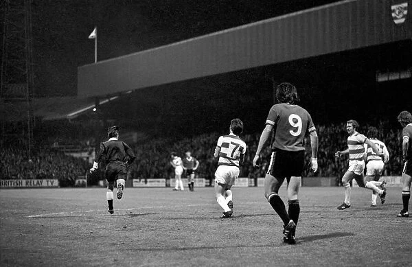 Sport: Football: Queens Park Rangers vs. Manchester United. April 1977 77-02218-030