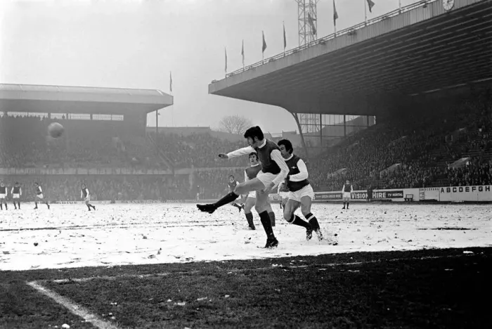 Framed Print : Sport: Football: Sheffield Wednesday v. Arsenal. Prophett clears as Samnels challenges