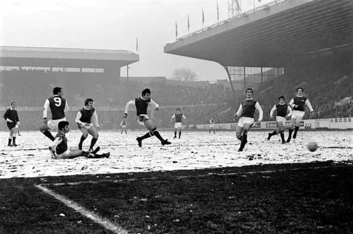 Framed Print : Sport: Football: Sheffield Wednesday v. Arsenal. Sammels shoots, to score for Arsenal