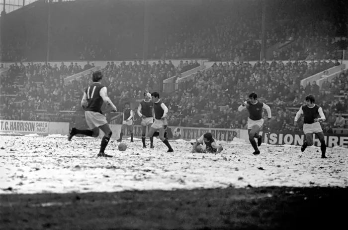 Framed Print : Sport: Football: Sheffield Wednesday v. Arsenal. Wednesday new winger Jackie Sinclair in Framed Print : Sport: Football: Sheffield Wednesday v. Arsenal. Wednesday new winger Jackie Sinclair in