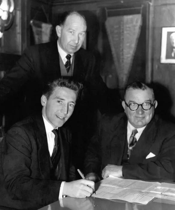 Framed Print : Sport - Football Swansea - At last Cliff Jones signs for the Spurs Framed Print : Sport - Football Swansea - At last Cliff Jones signs for the Spurs