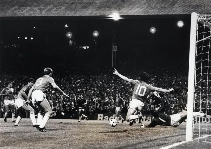 Framed Print : Sport - Football - Wales v Scotland - World Cup Qualifying match - 10th September 1985