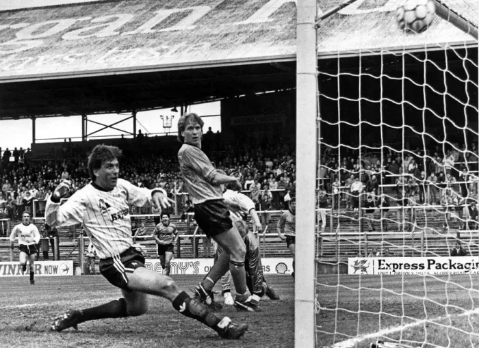 Framed Print : Sport - Football - Welsh Cup Final 1987 - Merthyr Tydfil v Newport County - Ninian Park