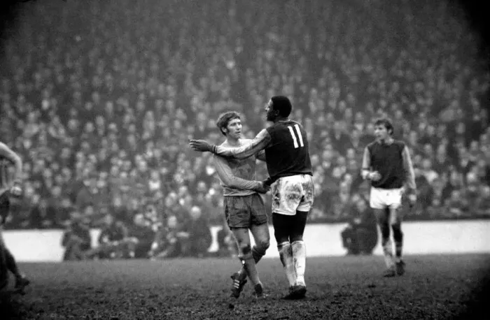 Framed Print : Sport: Football: West Ham 0. v. Everton 1. Watch him! Ball calls instructions in