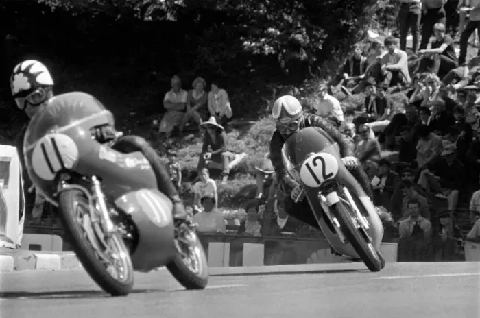 Framed Print : Sport Motorcycling: Isle of Man TT Racing 350 CC Class Junior. June 1969 Z12571-007 Framed Print : Sport Motorcycling: Isle of Man TT Racing 350 CC Class Junior. June 1969 Z12571-007