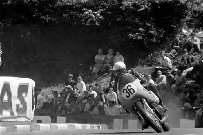 Framed Print : Sport Motorcycling: Isle of Man TT Racing 350 CC Class Junior. June 1969 Z12571-033 Framed Print : Sport Motorcycling: Isle of Man TT Racing 350 CC Class Junior. June 1969 Z12571-033