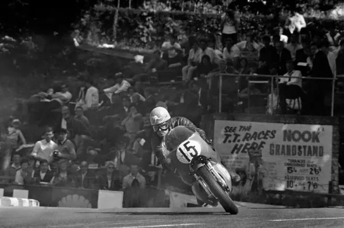 Framed Print : Sport Motorcycling: Isle of Man TT Racing 350 CC Class Junior. June 1969 Z12571-026 Framed Print : Sport Motorcycling: Isle of Man TT Racing 350 CC Class Junior. June 1969 Z12571-026