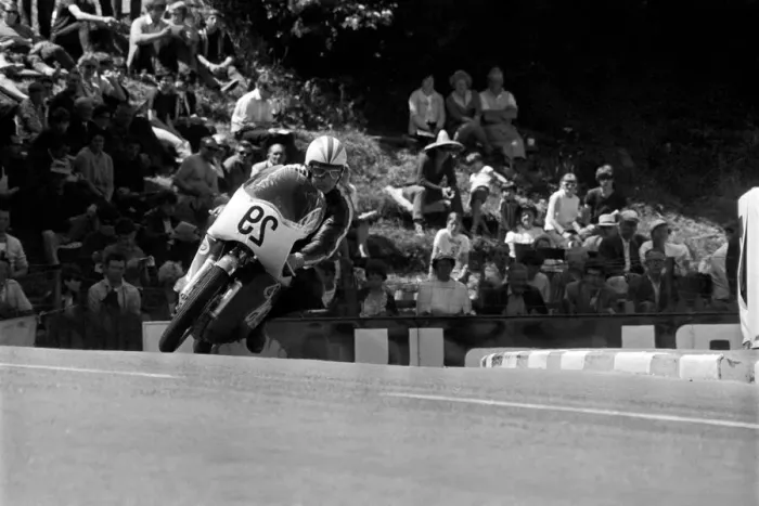 Framed Print : Sport Motorcycling: Isle of Man TT Racing 350 CC Class Junior. June 1969 Z12571-003 Framed Print : Sport Motorcycling: Isle of Man TT Racing 350 CC Class Junior. June 1969 Z12571-003