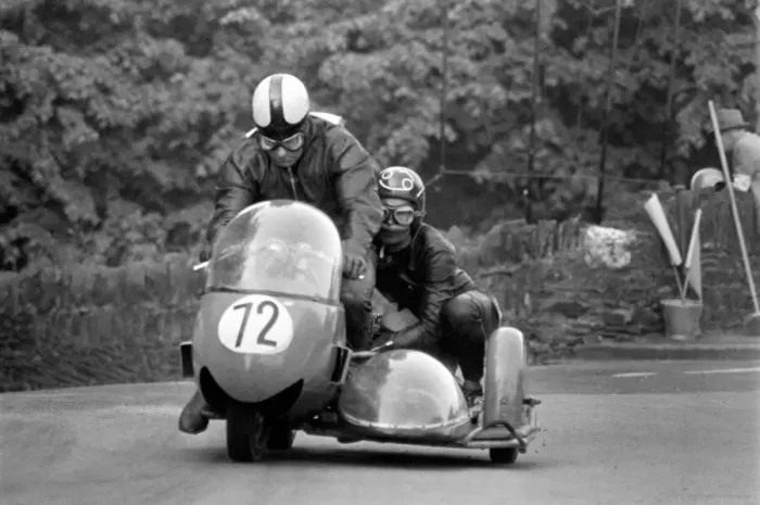 Framed Print : Sport Motorcycling: Isle of Man TT Racing 750 CC Sidecar Class. Action from the race