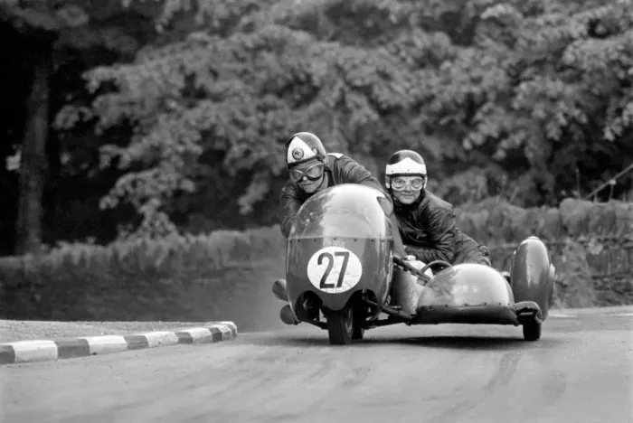 Framed Print : Sport Motorcycling: Isle of Man TT Racing 750 CC Sidecar Class. Action from the race Framed Print : Sport Motorcycling: Isle of Man TT Racing 750 CC Sidecar Class. Action from the race
