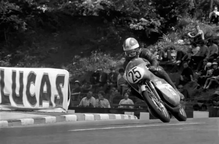 Framed Print : Sport Motorcycling: Isle of man TT Racing Production 250CC Class Framed Print : Sport Motorcycling: Isle of man TT Racing Production 250CC Class