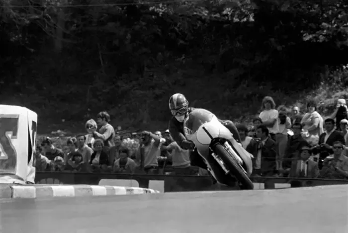 Framed Print : Sport Motorcycling: Isle of man TT Racing Production 250CC Class