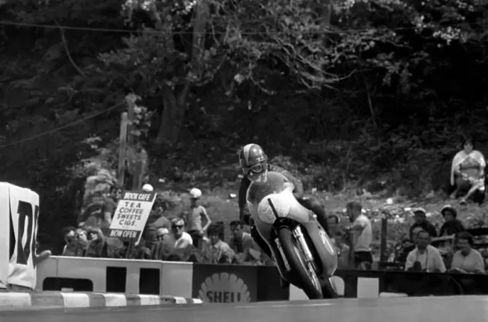 Framed Print : Sport Motorcycling: Isle of man TT Racing Production 250CC Class Framed Print : Sport Motorcycling: Isle of man TT Racing Production 250CC Class