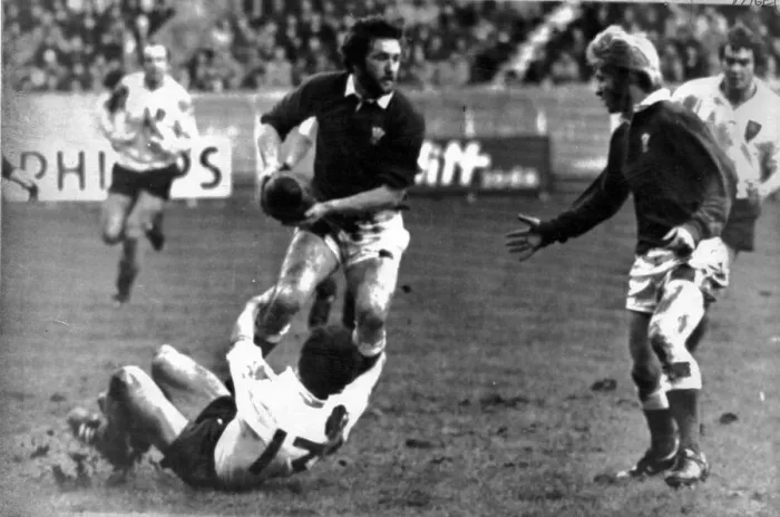 Framed Print : Sport - Rugby - France v Wales - 18th January 1975 - Ray Gravell prepares to pass