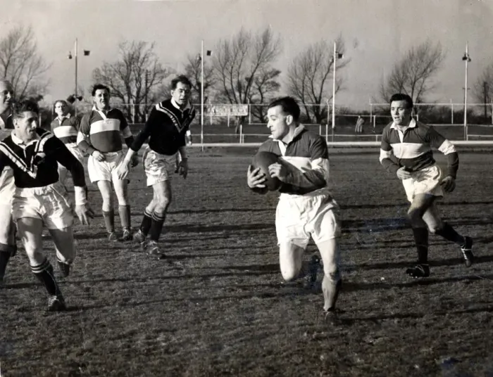 Framed Print : Sport - Rugby - League - A sudden break by a Cardiff player meant quick covering by Framed Print : Sport - Rugby - League - A sudden break by a Cardiff player meant quick covering by