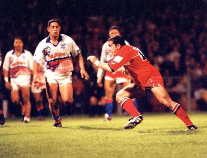 Framed Print : Sport - Rugby League - Wales v Western Samoa - Welsh player Richard Eyres makes a break