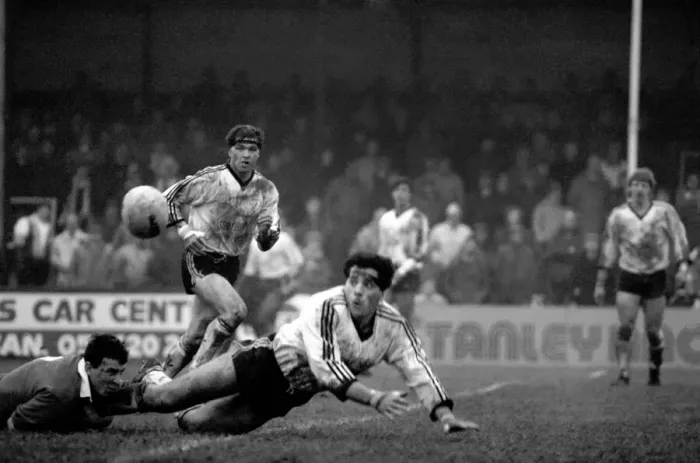 Framed Print : Sport Rugby League Widnes v Bradford. The final score was 30 - 6. November 1985 Framed Print : Sport Rugby League Widnes v Bradford. The final score was 30 - 6. November 1985