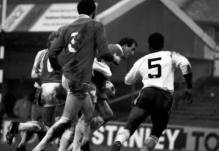 Framed Print : Sport Rugby League Widnes v Bradford. The final score was 30 - 6. November 1985 Framed Print : Sport Rugby League Widnes v Bradford. The final score was 30 - 6. November 1985