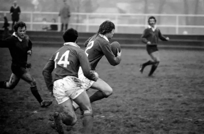 Framed Print : Sport: Rugby Union. Llanelli v. Wasps. Thomas of Llanelli makes a dash for the Wasp Framed Print : Sport: Rugby Union. Llanelli v. Wasps. Thomas of Llanelli makes a dash for the Wasp