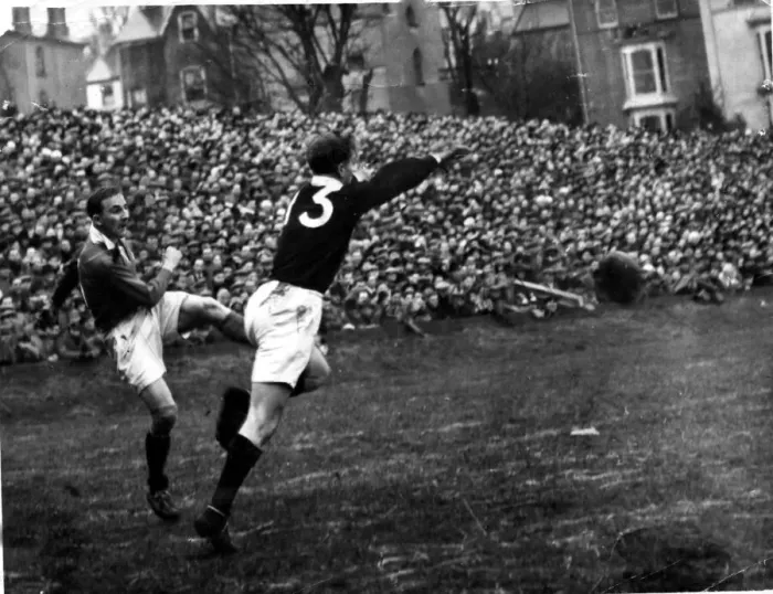 Framed Print : Sport - Rugby - Wales v Scotland - 4th Feb 1950 - A clearance by Welsh full back Lewis
