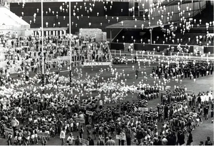 Framed Print : Sport - Rugby - Wales WRU centenary - The balloons go up at the Gala opening at Cardiff