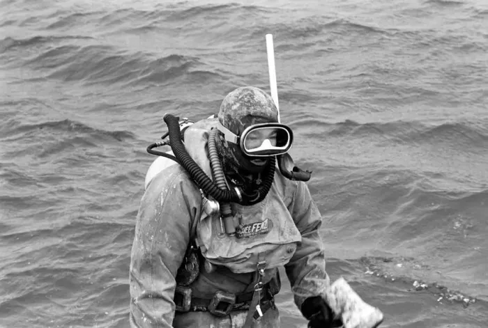 Framed Print : Sport. Scuba Diving: Generic pictures diving into a reservoir. December 1969 Z12553-002