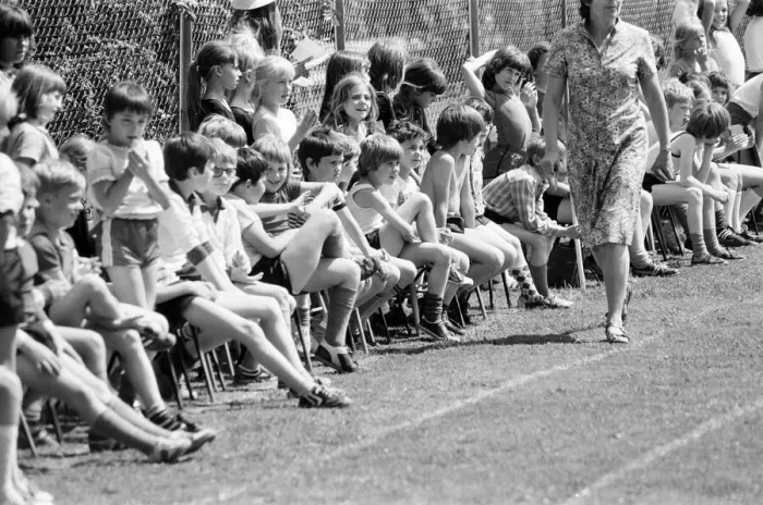 Framed Print : Sports Day at Keep Hatch Primary School, Wokingham, July 1980 Framed Print : Sports Day at Keep Hatch Primary School, Wokingham, July 1980