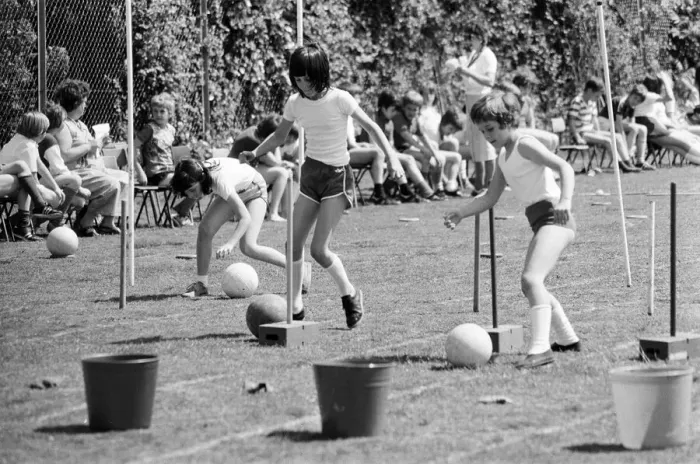 Framed Print : Sports Day at Keep Hatch Primary School, Wokingham, July 1980 Framed Print : Sports Day at Keep Hatch Primary School, Wokingham, July 1980