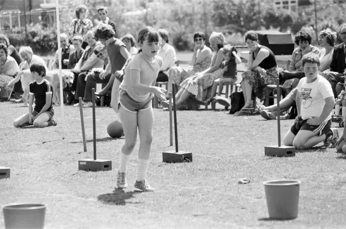 Framed Print : Sports Day at Keep Hatch Primary School, Wokingham, July 1980 Framed Print : Sports Day at Keep Hatch Primary School, Wokingham, July 1980