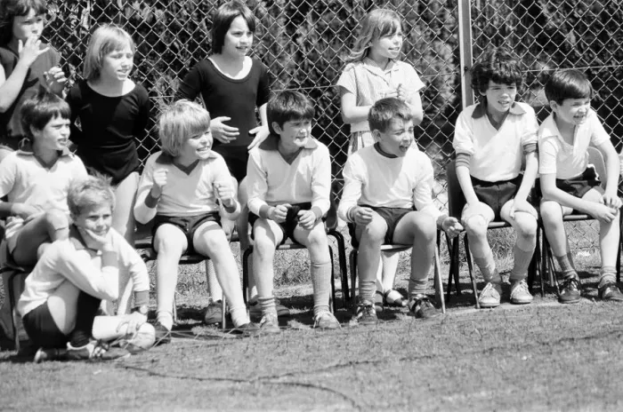 Framed Print : Sports Day at Keep Hatch Primary School, Wokingham, July 1980 Framed Print : Sports Day at Keep Hatch Primary School, Wokingham, July 1980