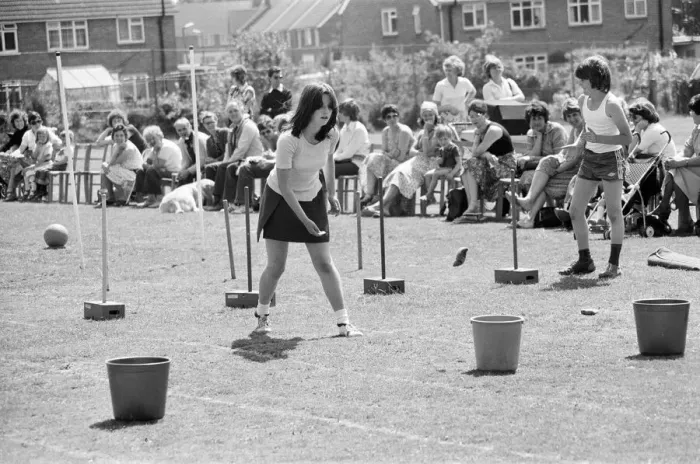 Framed Print : Sports Day at Keep Hatch Primary School, Wokingham, July 1980 Framed Print : Sports Day at Keep Hatch Primary School, Wokingham, July 1980