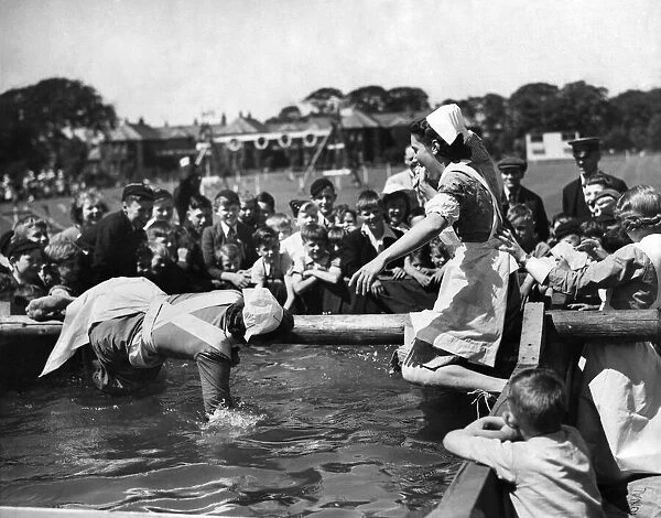 Sports at Winwick Hospital Wannington, Lancs. June 1941 P009968