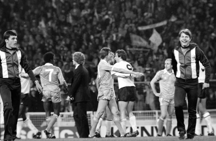 Framed Print : Spurs players celebrate. FA Cup Final replay 1981. Tottenham Hotspur 3 v