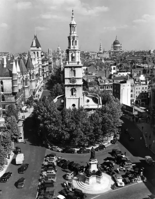 Framed Print : St. Clement Danes Church design by Sir Christopher Wren Framed Print : St. Clement Danes Church design by Sir Christopher Wren