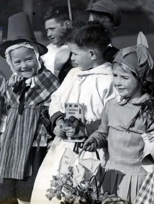 Framed Print : St Davids Day was celebrated in Cardiff schools, and the photograph shows some of