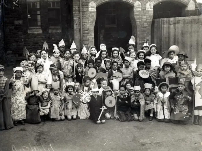 Framed Print : St Davids Day celebrations at South Church Street All Age school, Bute Street Framed Print : St Davids Day celebrations at South Church Street All Age school, Bute Street