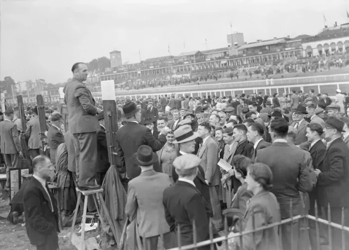 Framed Print : St Leger - Spectators seen here placing bets with the turf accountants 1949