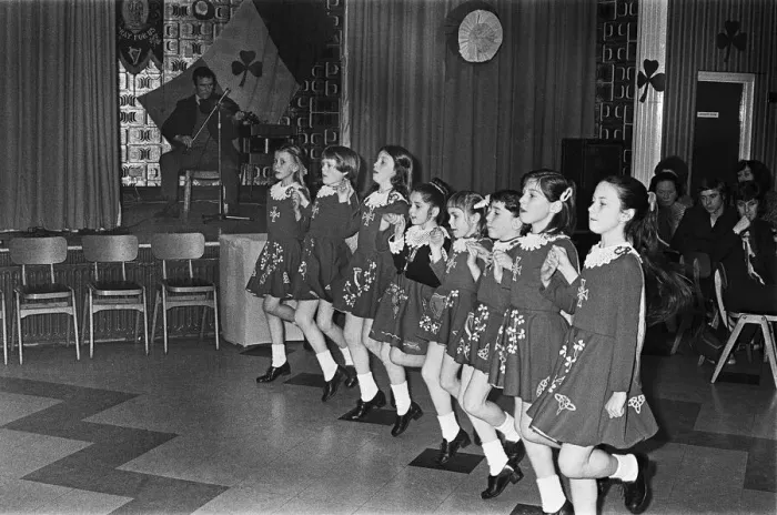 Framed Print : St Patricks Day in Teesside, Girls dancing to Irish folk music Framed Print : St Patricks Day in Teesside, Girls dancing to Irish folk music
