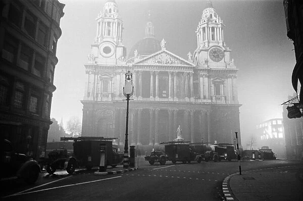 St Pauls Cathedral during a night of bombing on 29th December 1940