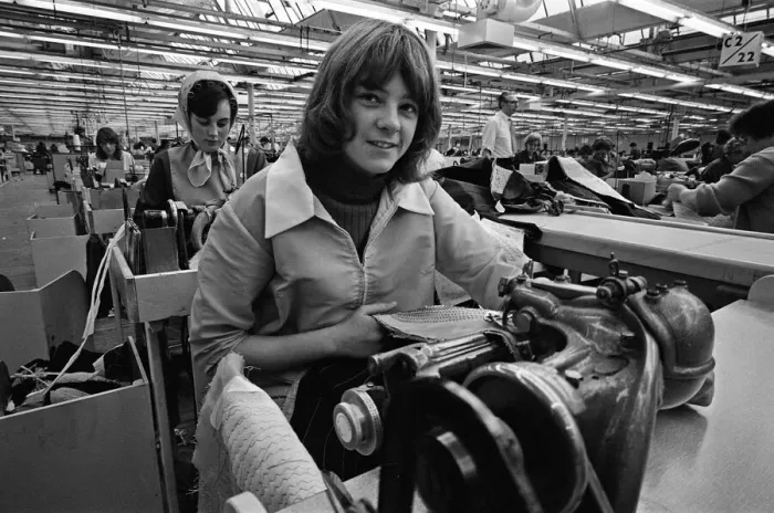 Framed Print : Staff at work at Burton the Tailors, Leeds. 13th December 1967