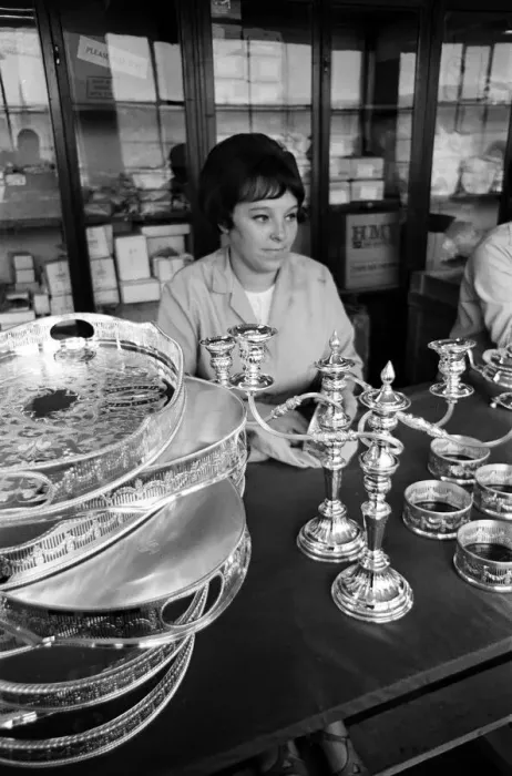 Framed Print : Staff at work at Viners Cutlery, Sheffield. 3rd September 1967 Framed Print : Staff at work at Viners Cutlery, Sheffield. 3rd September 1967
