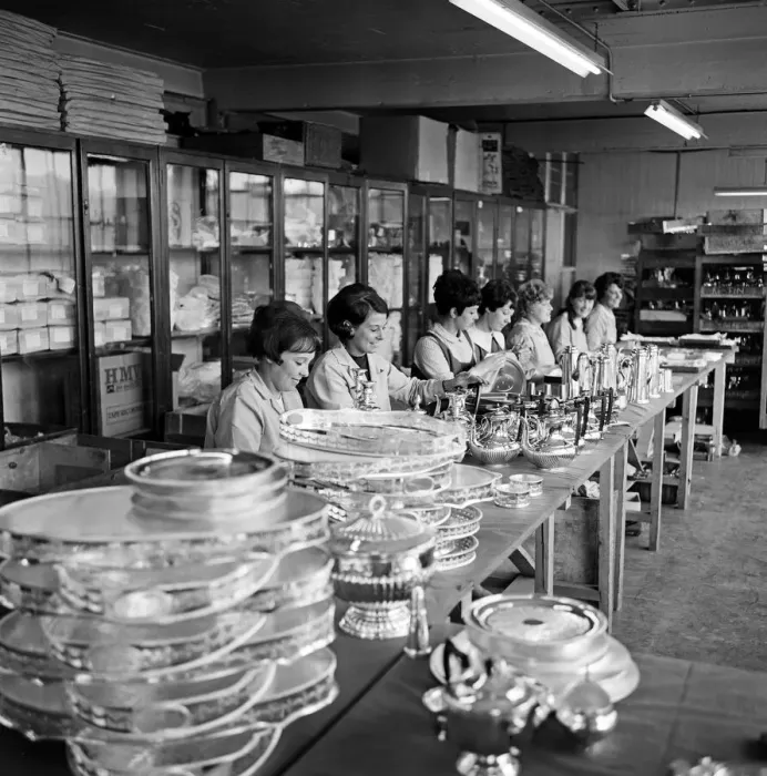Framed Print : Staff at work at Viners Cutlery, Sheffield. 3rd September 1967 Framed Print : Staff at work at Viners Cutlery, Sheffield. 3rd September 1967